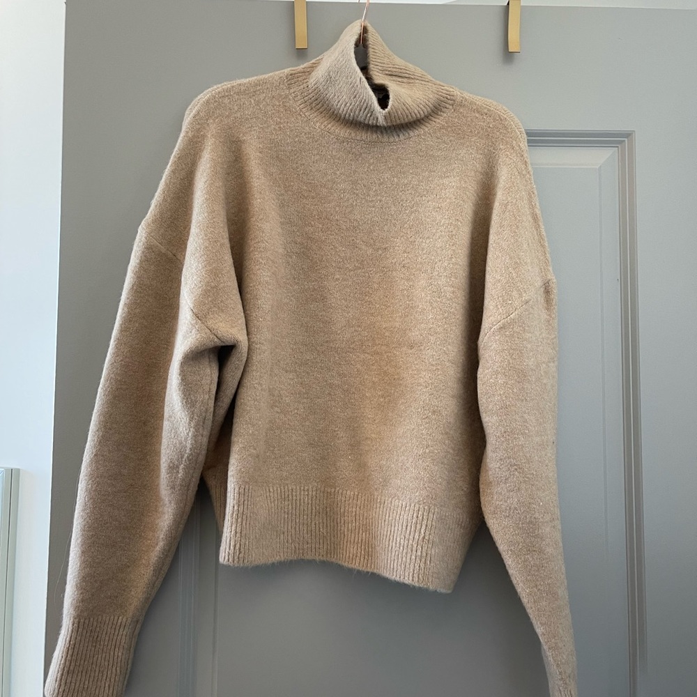 Zara Women’s NWOT cowl neck sweater size Small